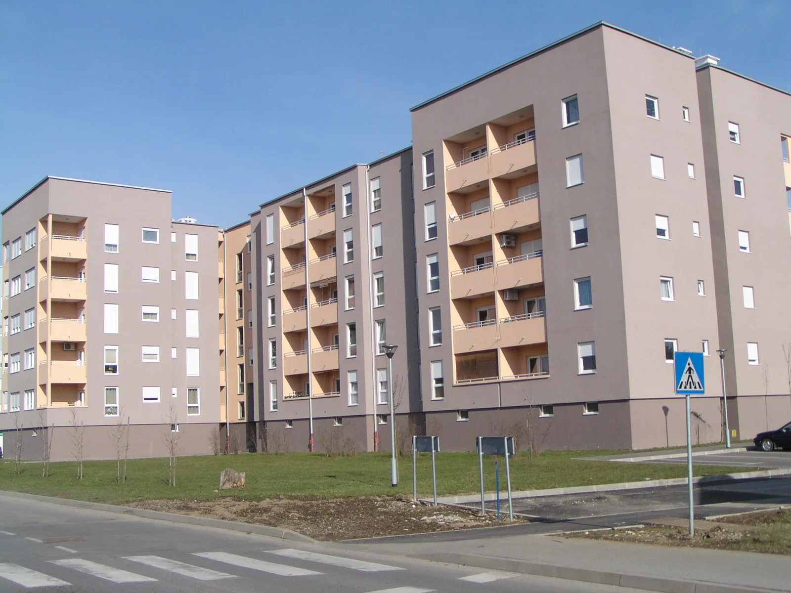 Višestambena zgrada POS - dovršena stambena zgrada, pogled iz drugog kuta