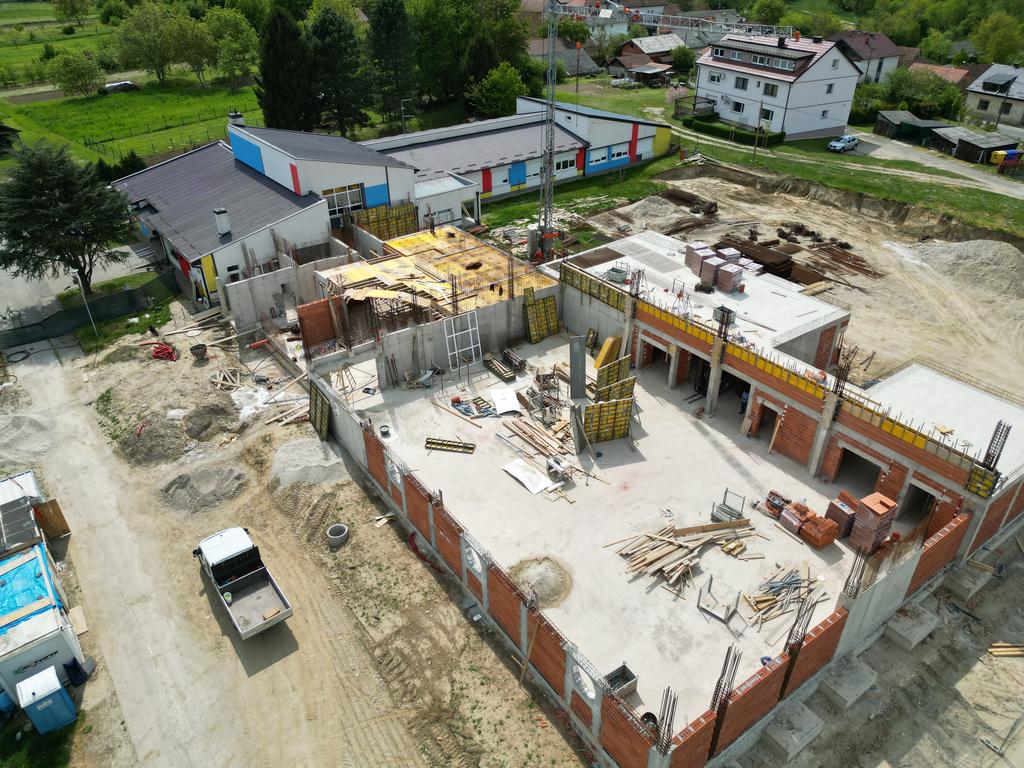 Gradilište dvorane OŠ Vratišinec iz zraka - armiranobetonska i zidana konstrukcija u izvedbi